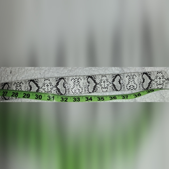 Ladies Double Oh Heaven Black and White Snake Double Buckle Belt By Lulu's Lrg - Picture 7 of 7